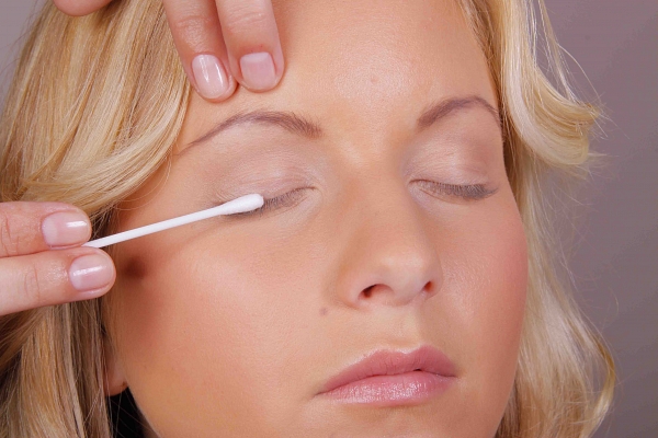 BINACIL Eyelash & Eyebrow Tint - Instruction Step 3